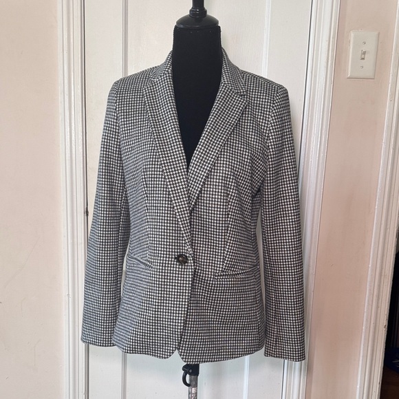 Ann Taylor Jackets & Blazers - Women's Ann Taylor NWT Black and White Houndstooth Blazer Size 10P